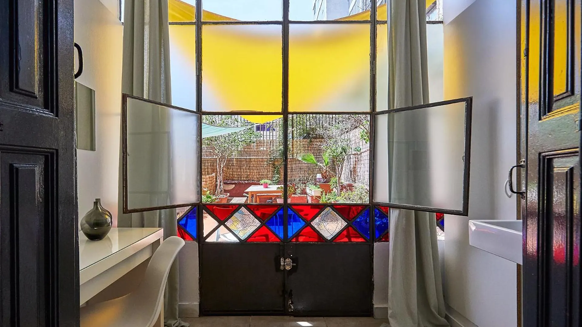 ** Guest house Ella Hostel Gran Via Barcelona Spain