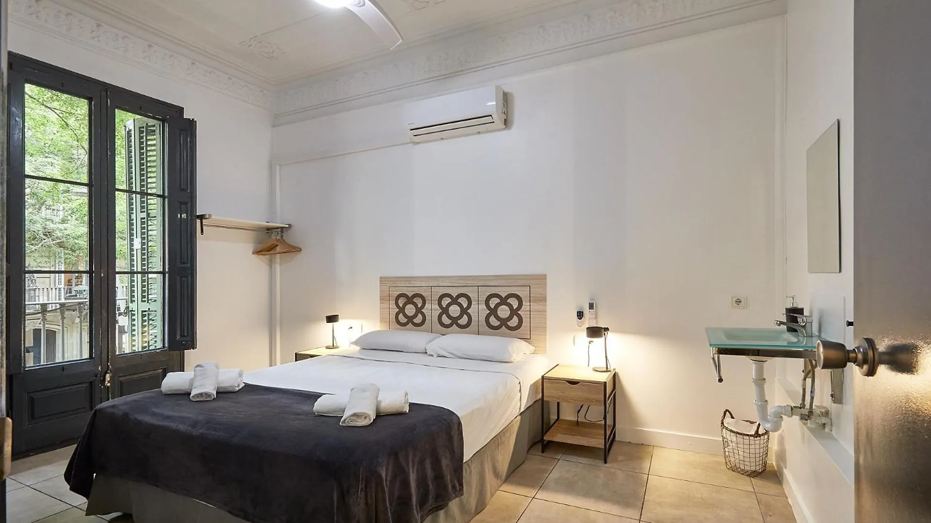 Guest house Ella Hostel Gran Via Barcelona