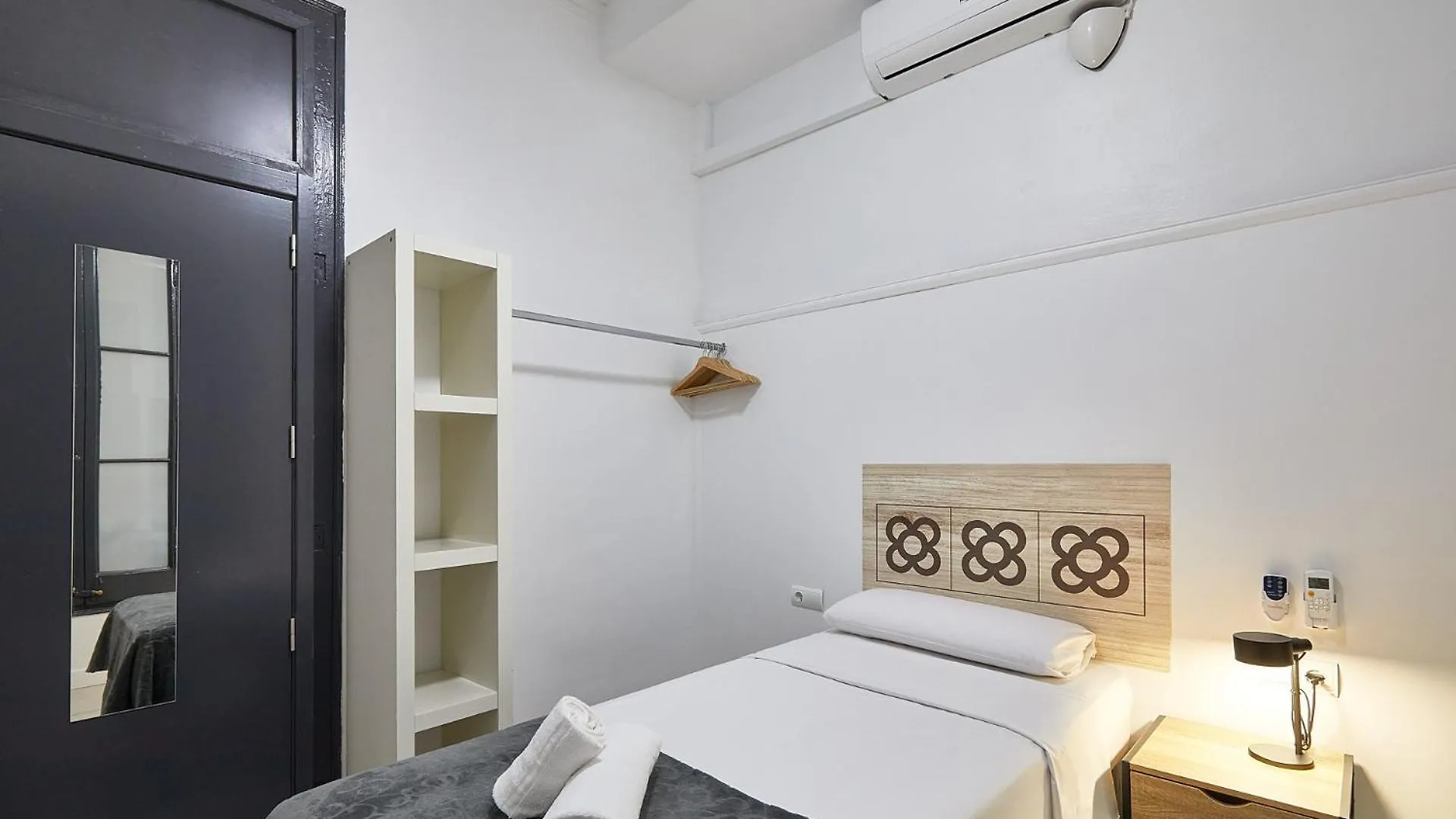 Guest house Ella Hostel Gran Via Barcelona