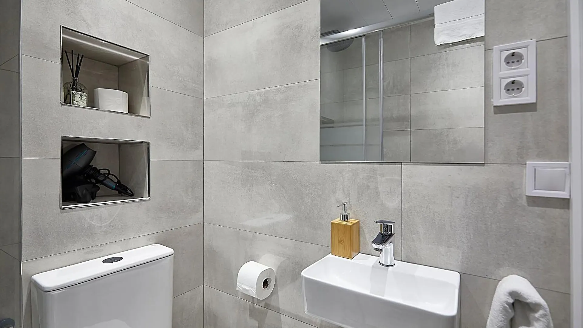 Guest house Ella Hostel Gran Via Barcelona