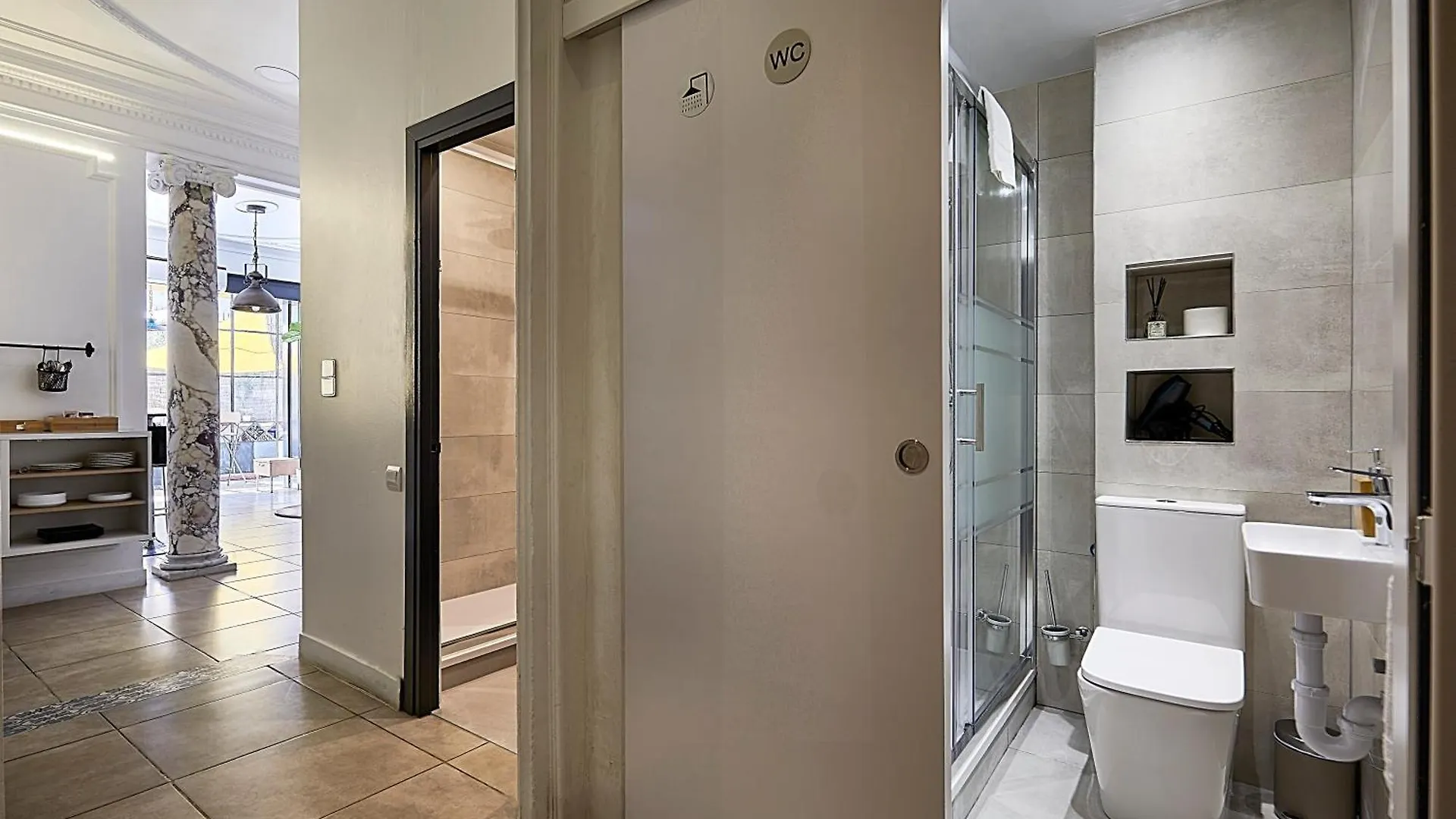 Ella Hostel Gran Via Barselona İspanya