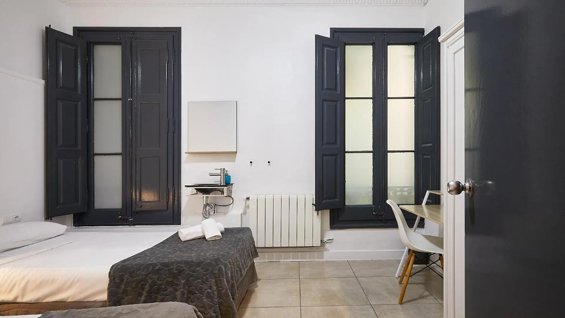 Ella Hostel Gran Via Barcelona 2*,