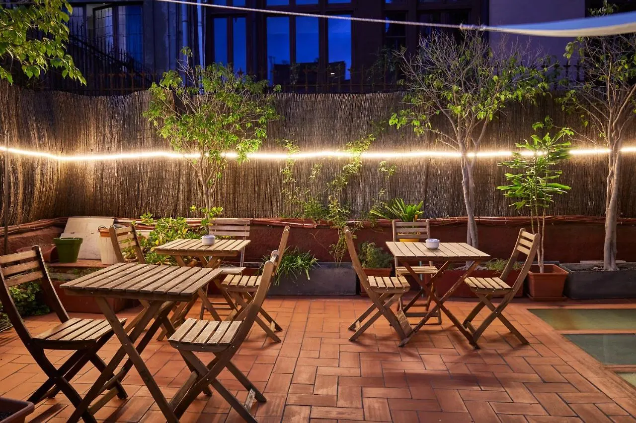 Ella Hostel Gran Via Барселона Гостевой дом