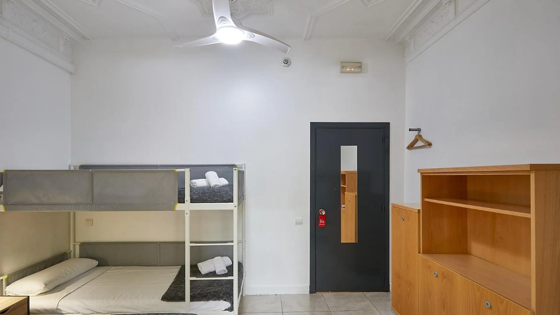 Ella Hostel Gran Via Барселона
