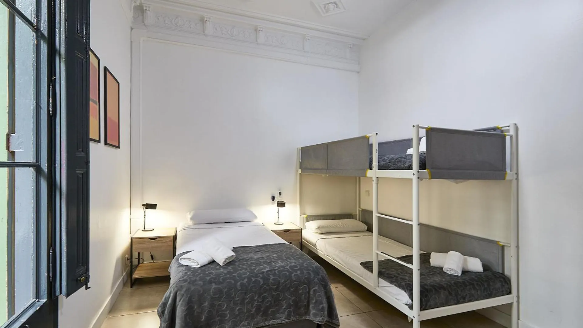 Ella Hostel Gran Via Барселона Гостевой дом