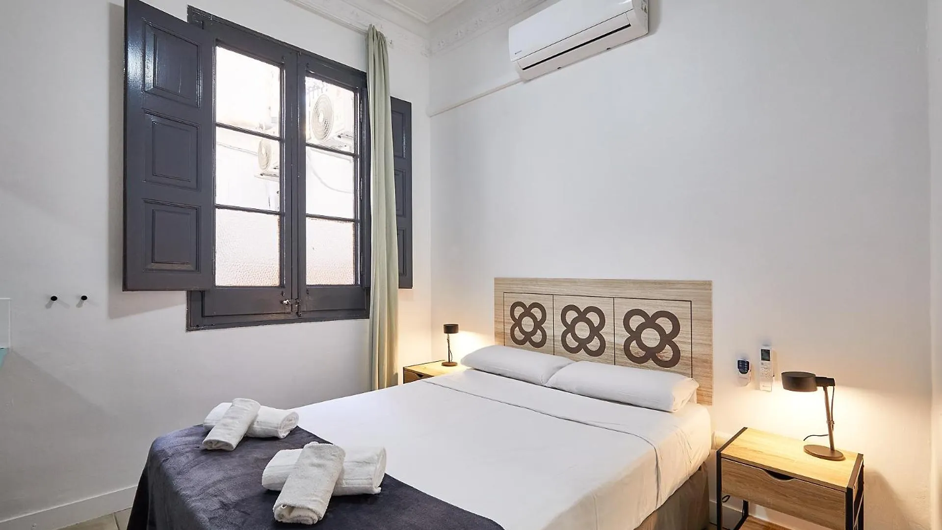Ella Hostel Gran Via Барселона 2*,